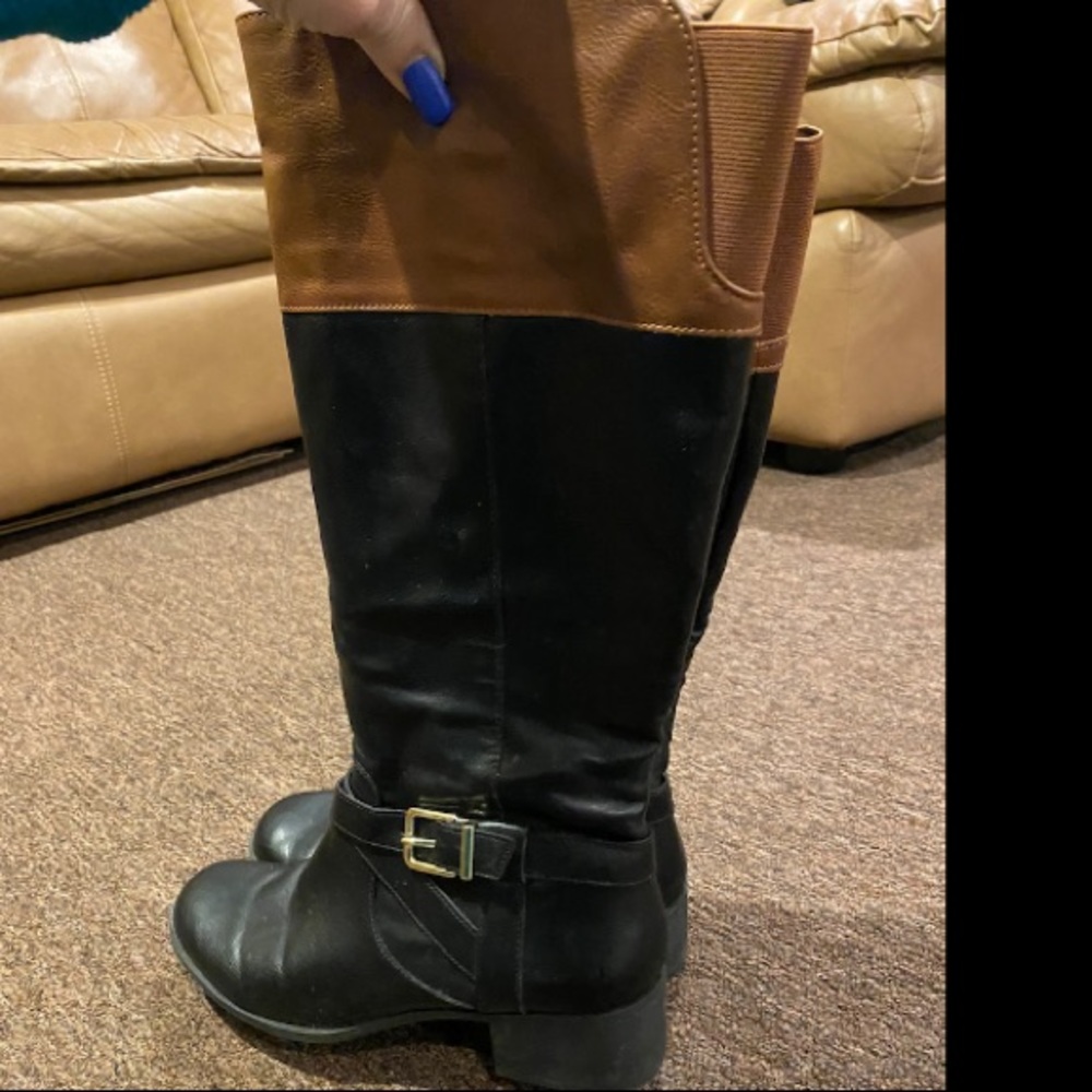 EUC Women’s 8 M Two tone black brown flat pull on w/buckle stretch dress boots